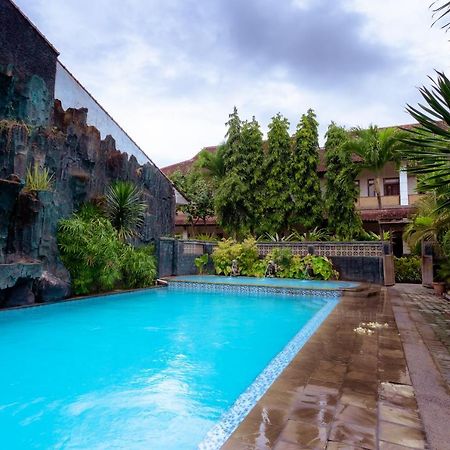 Hotel Mahkota Plengkung By Ecommerceloka Banyuwangi  Exterior photo