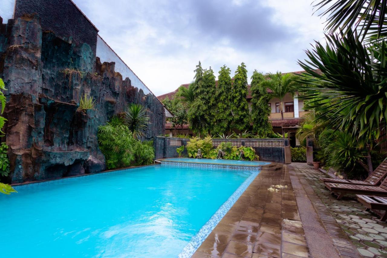 Hotel Mahkota Plengkung By Ecommerceloka Banyuwangi  Exterior photo