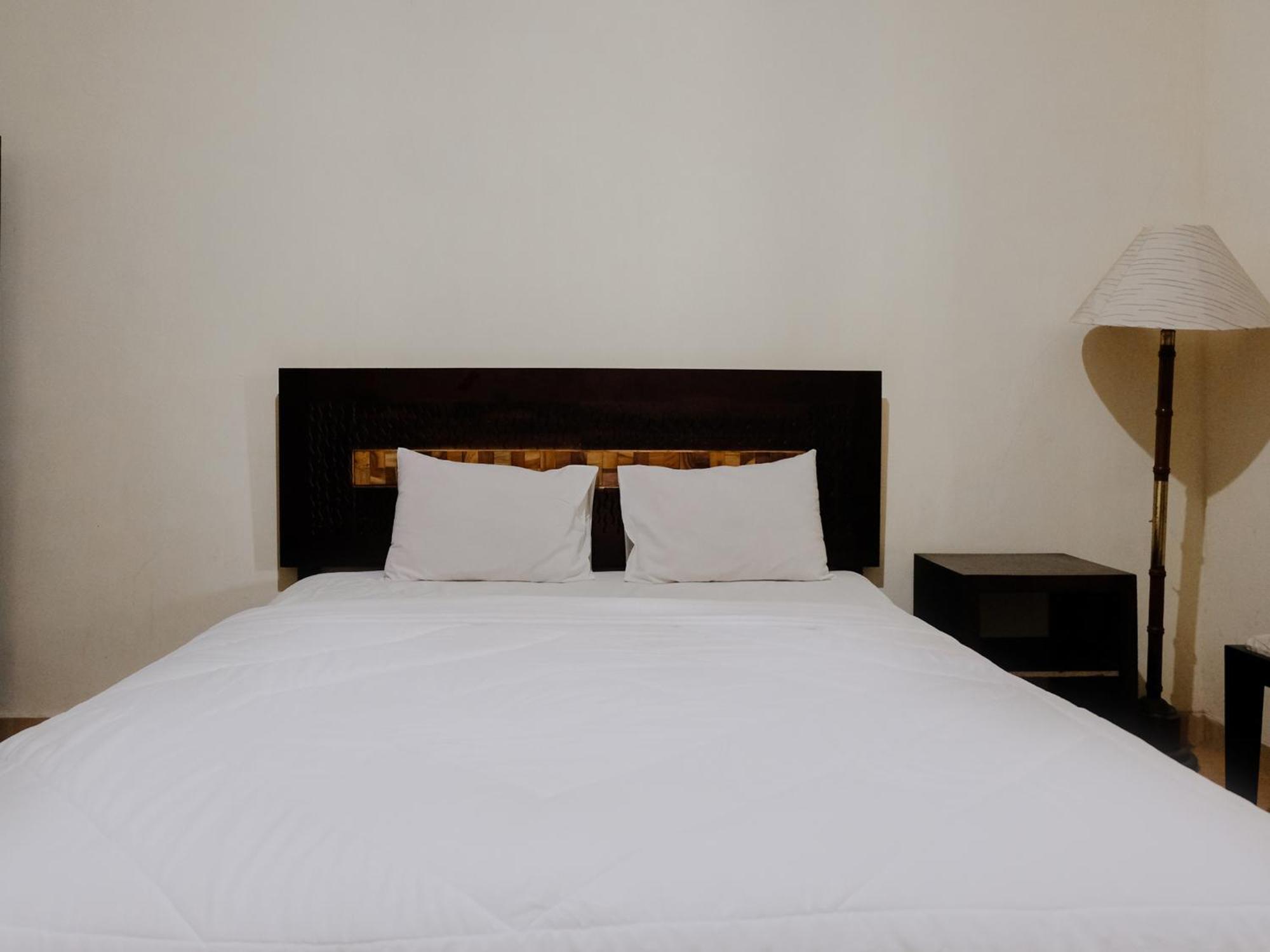 Hotel Mahkota Plengkung By Ecommerceloka Banyuwangi  Room photo